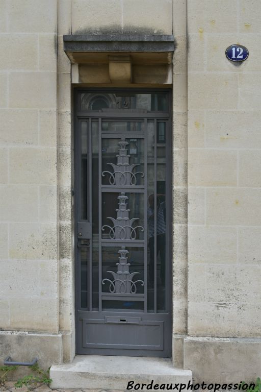 L'effort de décoration est sur la porte d'entrée.