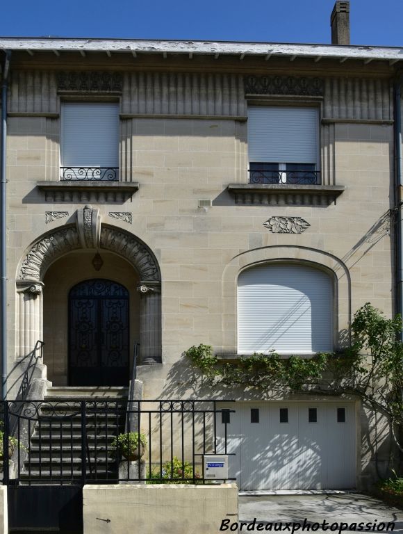 Les maisons de Justin Paraire ont un style épuré et un peu lourd qui répond à l'esthétique de la fin des années 30.