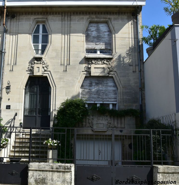 R. Chevalier signe 5 maisons dans ce lotissement. Il intervient aussi à la même époque au Parc Lescure.