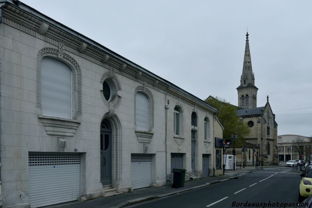 Laissons le quartier Lescure pour explorer un peu plus Saint-Augustin avec deux maisons originales  proches de l'église.