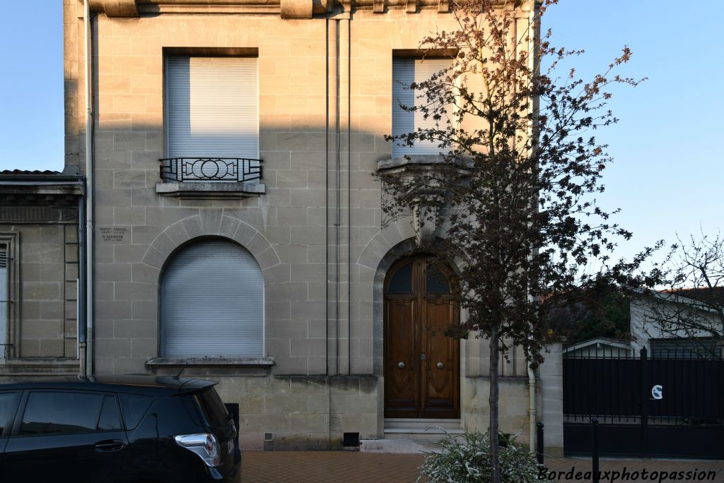 Rue du Grand Maurian, très belle maison avec un rainurage encadrant la travée de droite imitant des pilastres colossaux.