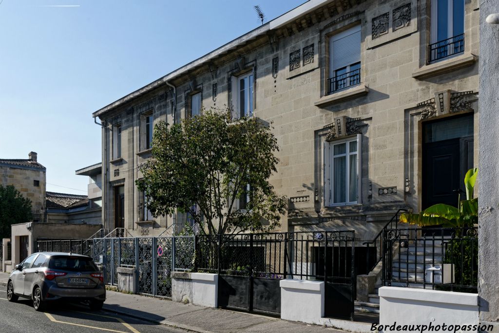 Aux 9( à 97 rue de Marmande, en 1933, l'architecte R. Chevalier construit avec l'entrepreneur Bernard 3 immeubles en lotissement.