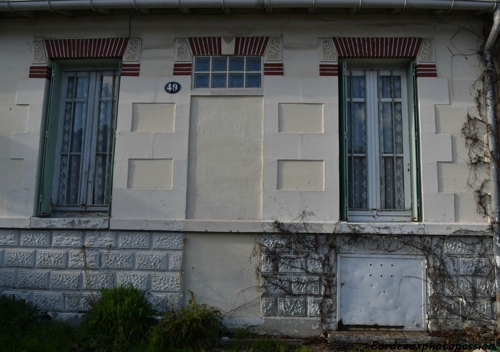 Au bout de la rue Marceau côté hôpital, une vingtaine de maisons ont été construites pour les ouvriers des TEOB (Transports Électriques et Omnibus de Bordeaux).