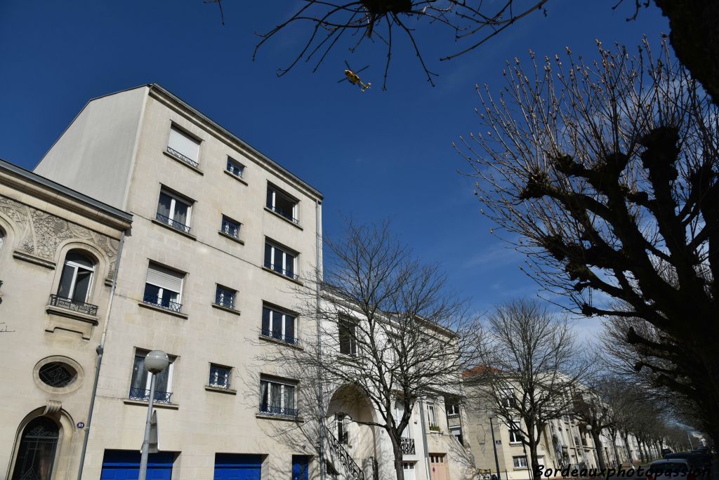 l'hélicoptère de la Protection civile se pose trop souvent sur l'héliport de l'hôpital Pellegrin tout proche et trouble la quiétude de ce quartier.