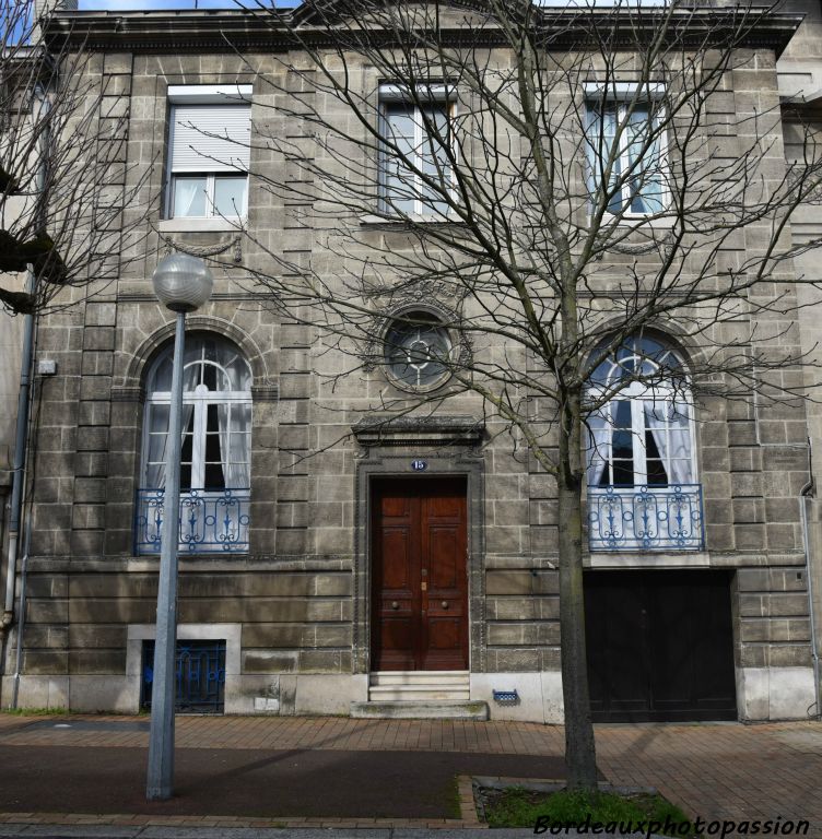 Construite en 1929 par l'architecte Pierre-Henri Avinen. Cette maison est d’un éclectisme raffiné choisi par son futur propriétaire.