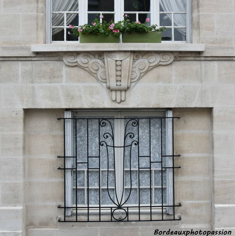 Maison qui est restée dans son état d’origine à l’intérieur, ce qui est rare. Trois propriétaires successifs respectueux !