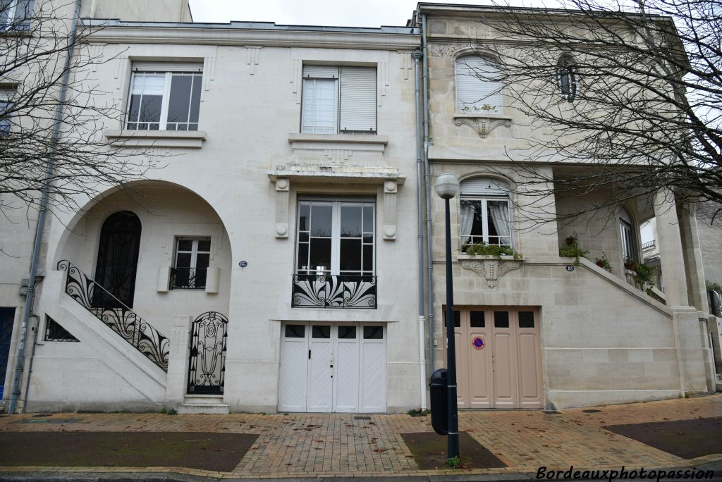 Construite par Bodin en 1933. Escalier extérieur sur auvent, pas de colonne.