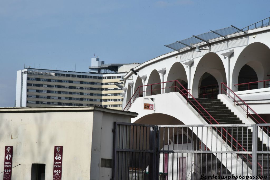 Inutile de prendre l'un des escaliers vénitiens dessinés par d'Wells pour aller à l'hôpital Pellegrin tout proche, vous n'y arriverez pas comme ça !