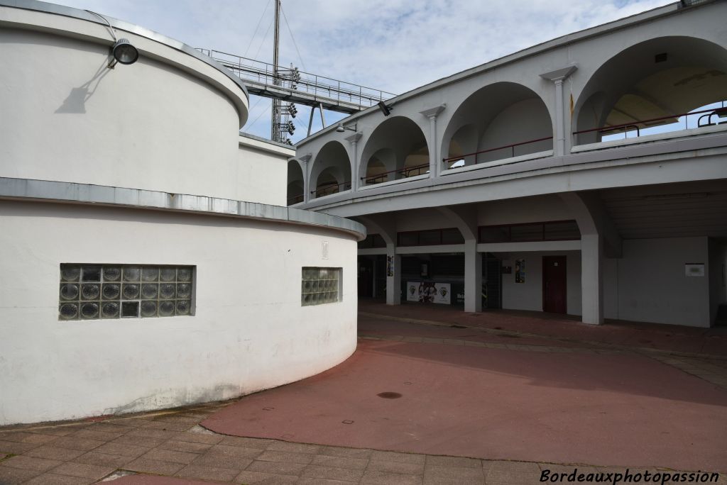 Jourde a beaucoup utilisé les courbes pour son stade.