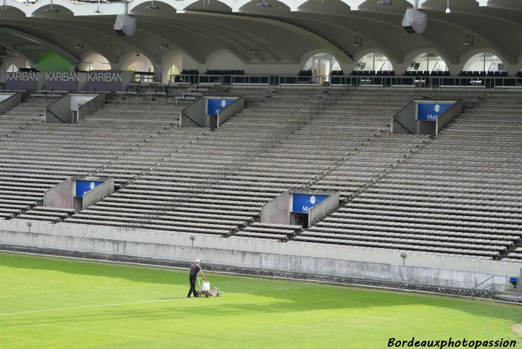 un jardinier refait le marquage c'est bon signe...