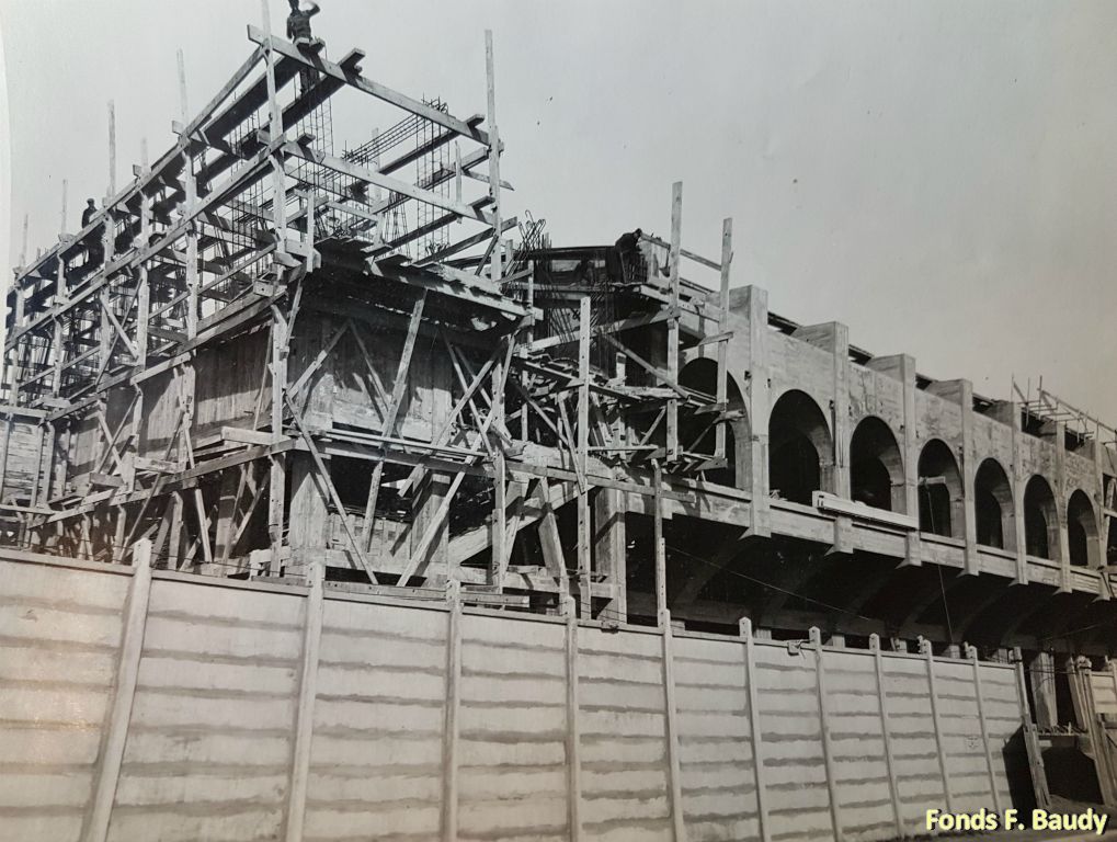 C'est la société France Colonie qui sera chargée des travaux. L'ingénieur italien Egedio Dabbeni doublera le nombre de voûtains initialement prévus par Jourde.