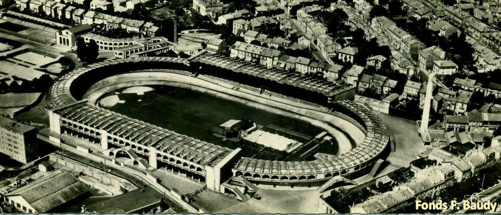 Le stade fut inauguré à l'occasion de la coupe du monde de 1938. Il servit aussi à accueillir certains spectacles comme Holiday on Ice.