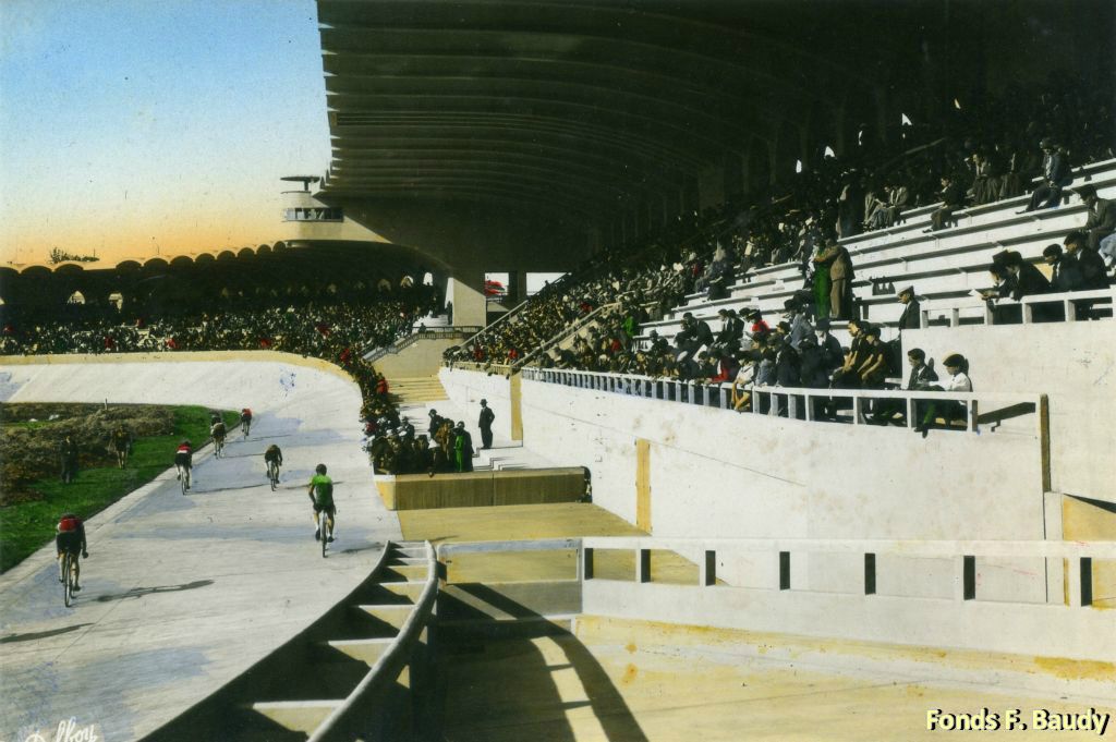 Autrefois, le cyclisme était populaire d'où la construction de stade-vélodrome avec de nombreuses compétitions dominicales.