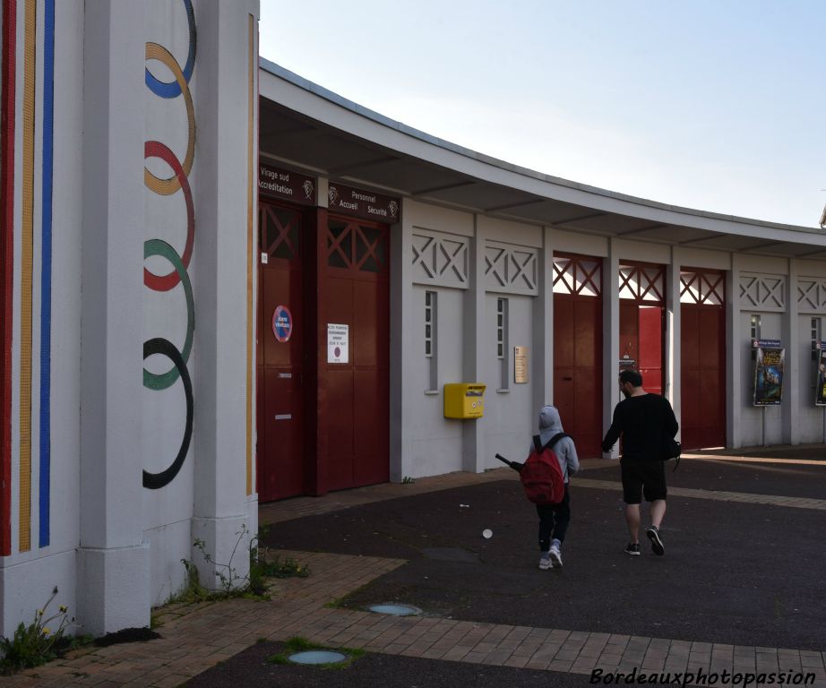 Cette entrée a été construite en 1938 par Jacques Boistel-d'Wells. Le stade annexe sera bâti dans la foulée en 1939-40.