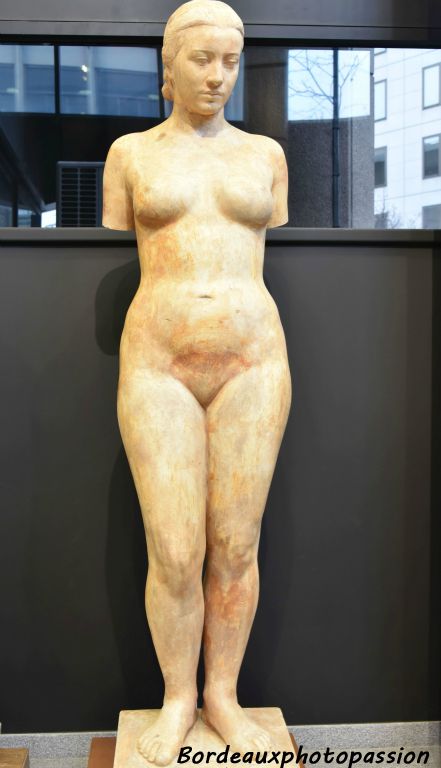 On peut en voir une copie de "Figure de femme" créée par Marcel Damboise en 1941 exposée au musée des années 30 à Boulogne-Billancourt.