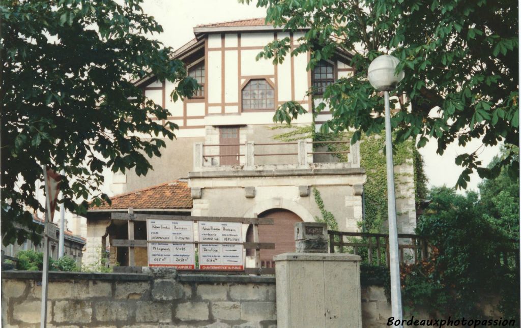 À l'angle des rues Vercingétorix et Frantz Despagnet, une magnifique maison de style néo-basque a été détruite...