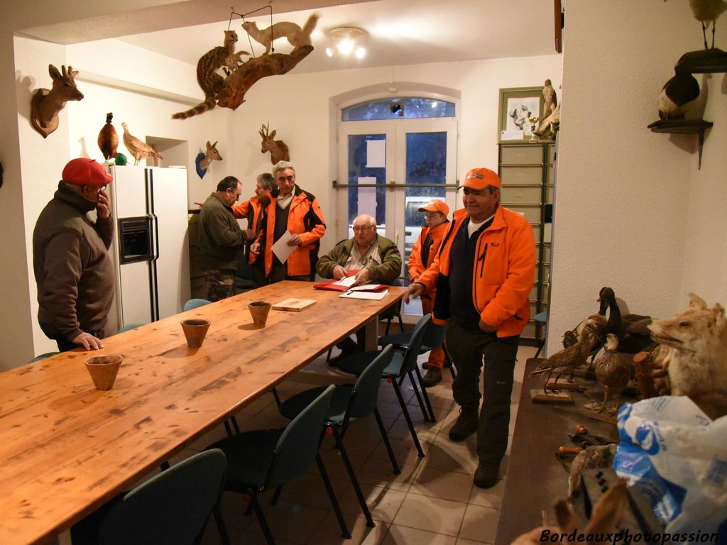 Seuls les chasseurs ayant paraphé le carnet de battues pourront participer à la battue. 