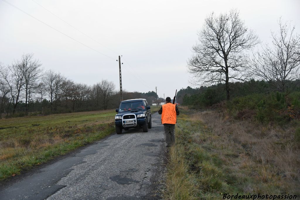 Les chasseurs devront changer de lieu plusieurs fois dans la matinée.  Le 4X4 est de rigueur pour cette chasse-là.