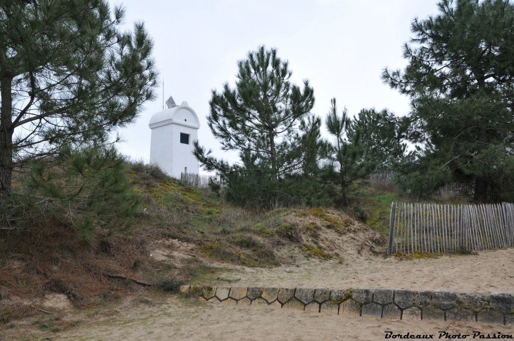 Si dans les années 60 l'océan arrivait au pied du phare Saint-Nicolas, il n'en rien aujourd'hui.