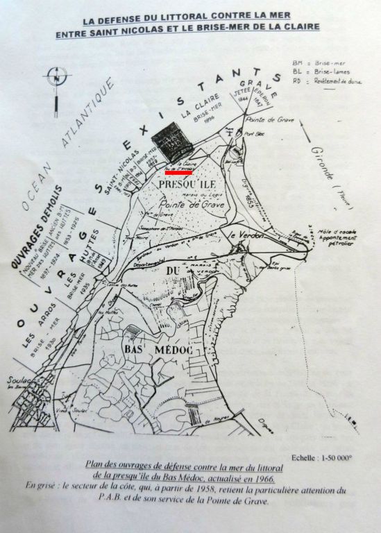 Sur cette carte de 1966, le feu de Saint-Nicolas est tout proche des vagues. Ce qui devient un problème pour le Port Autonome de Bordeaux gestionnaire de cette côte et de son phare.