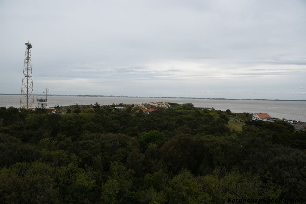 Cette presqu'île a été façonnée d'un côté par l'océan Atlantique et de l'autre par les eaux de l'estuaire de la Gironde.