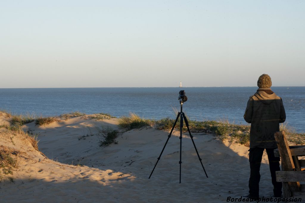 Au loin, le phare de Cordouan montre sa présence depuis 4 siècles.