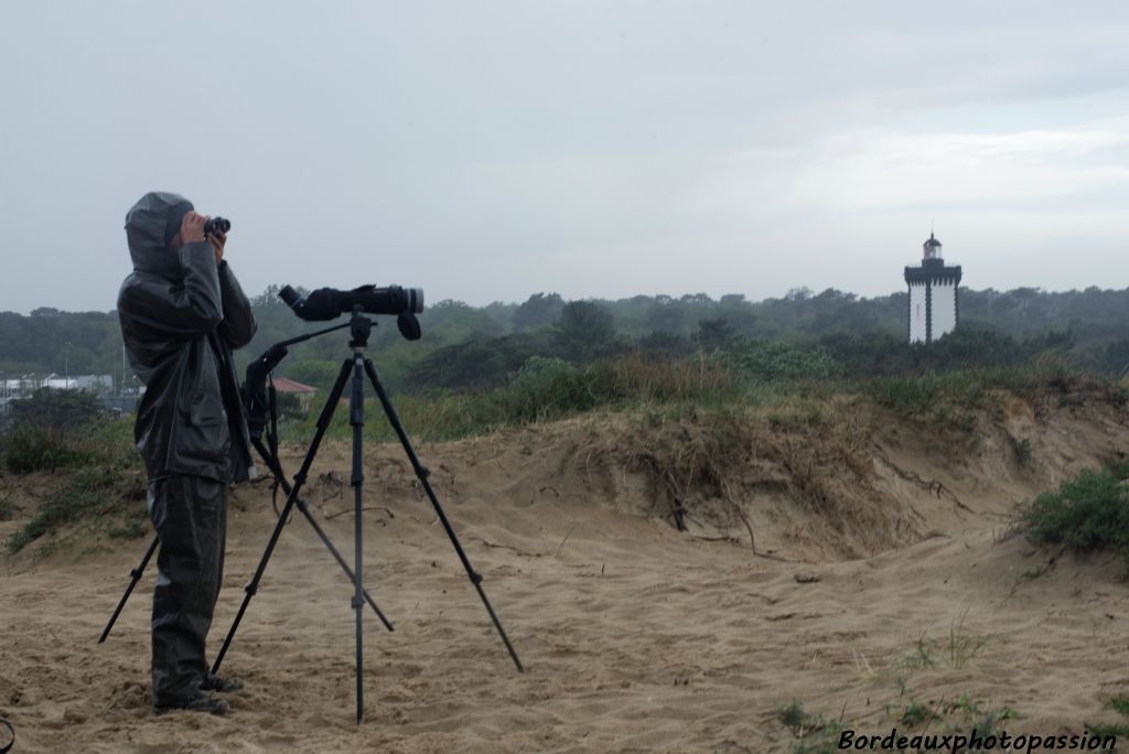 Par temps de pluie mieux vaut être équipé. Mais l'observation continue quel que soit le temps du 1er mars à fin mai et ce chaque année depuis 30 ans !