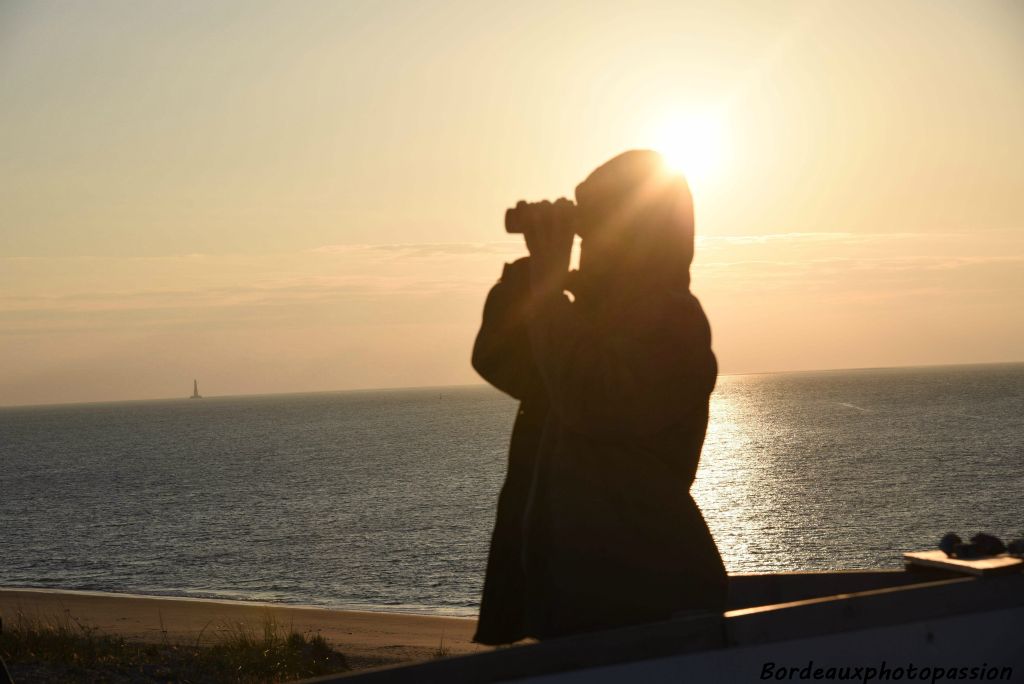 La journée s'achèvera avec le coucher du soleil soit à peu près 13 h d'observation et ceci pendant 3 mois.