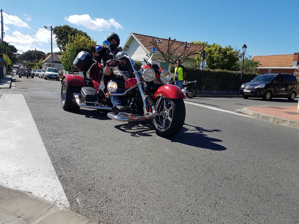 C'est le grand jour ! Les Soulacais  endormis sont réveillés par le bruit caractéristique des Harley.