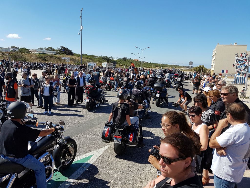 et le parking de la résidence Le Signal en instance de démolition.