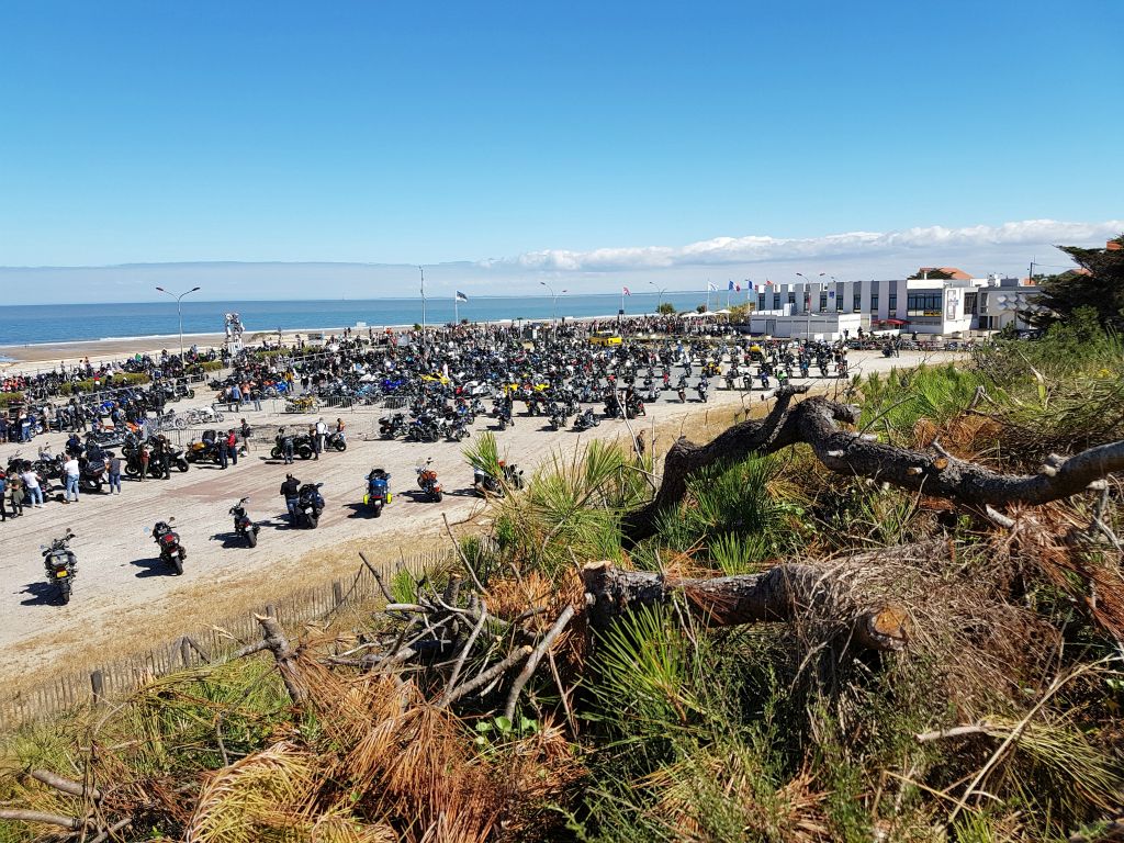 15 000 motards qui sont hébergés dans un camping de Montalivet pour 3 jours.