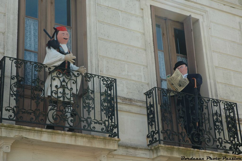 Cet été 2007, ce sont les peuples du monde qui sont exposés essentiellement sur la place du village...