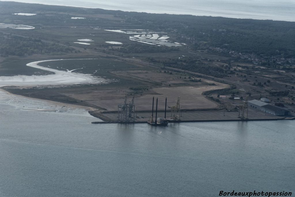 Le port du Verdon qui attend désepéremment des conteneurs...