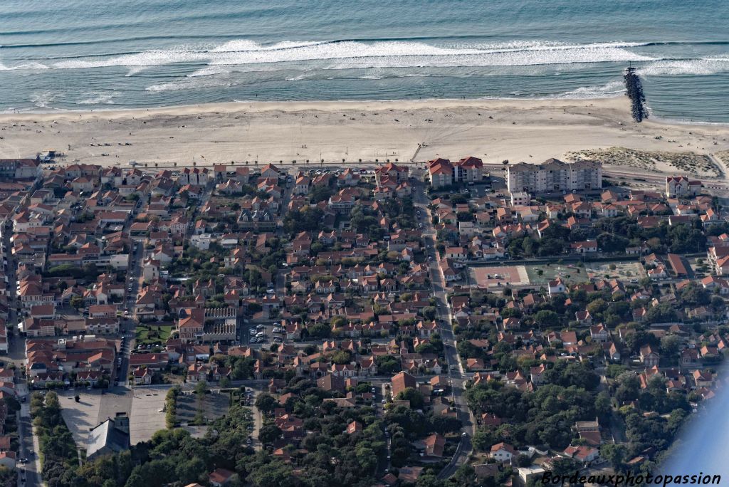 Au XIXe siècle, cette ville s'appelait Soulac-les-Bains. On comprend pourquoi !