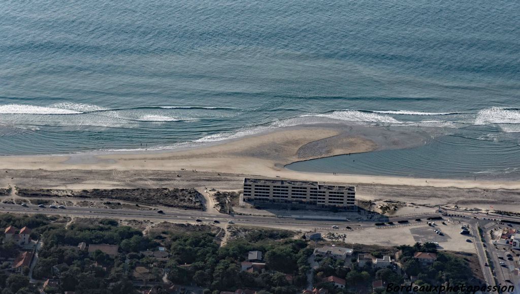 En 2014, les habitants de la résidence Le Signal ont dû quitter ce bâtiment devant l'approche des vagues.