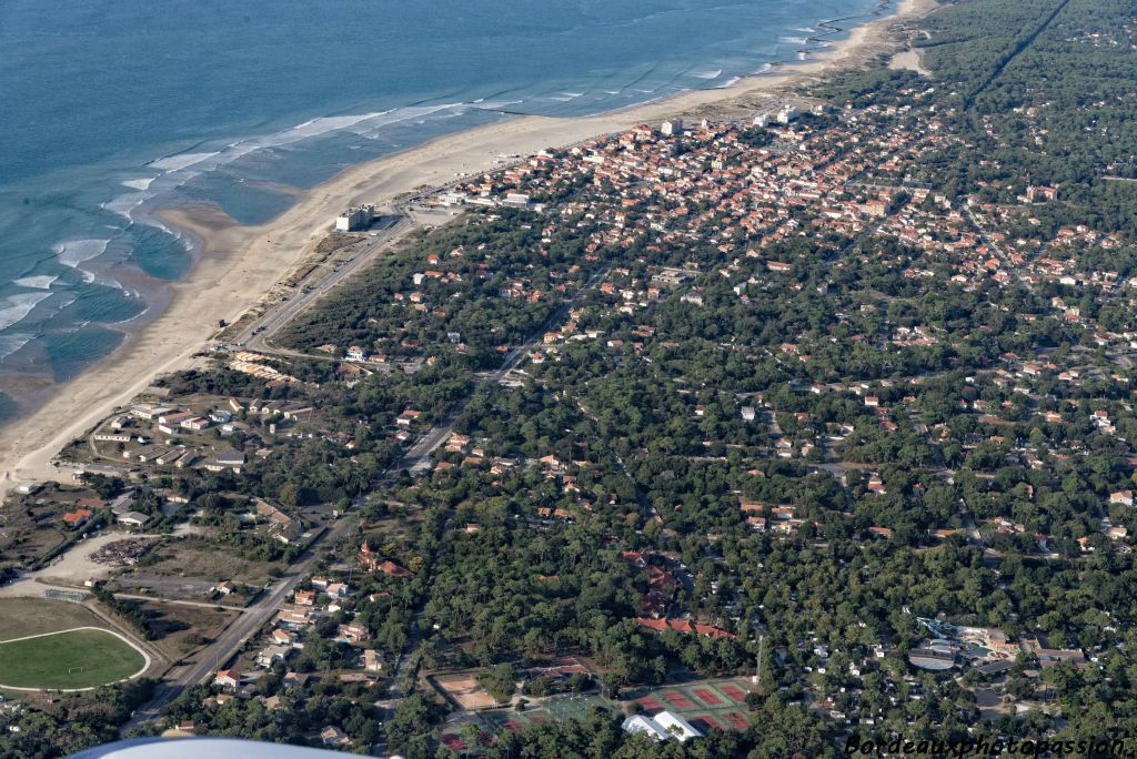 La commune de Soulac-sur-Mer s'étend surtout au sud (vers le bas de la photo). En haut c'est déjà la commune du Verdon -sur-Mer.