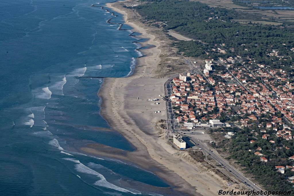 Si la résidence Le Signal est menacée par l'océan, on voit que la plage de Soulac est une des plus vastes du Médoc !