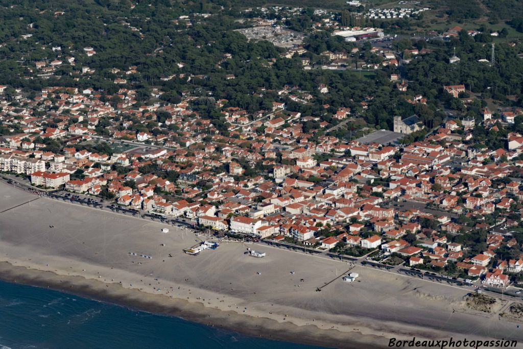 De 3000 habitants en hiver, la ville peut accueillir 50 000 touristes l'été.