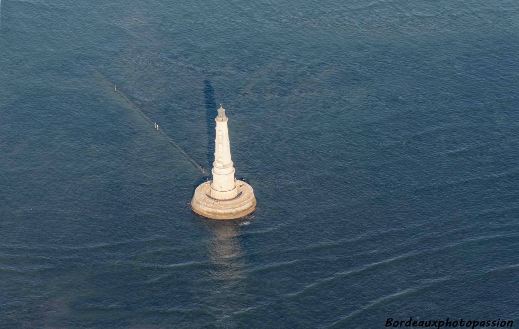 Le phare de Cordouan est situé sur la commune du Verdon-sur-Mer. Il fait donc partie des monuments girondins !!