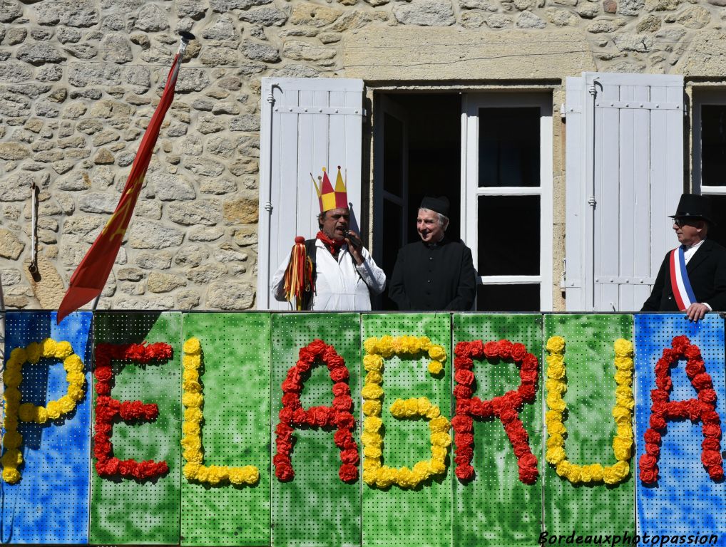 Monsieur Carnaval s'en tire avec une chanson en occitan bien sûr !