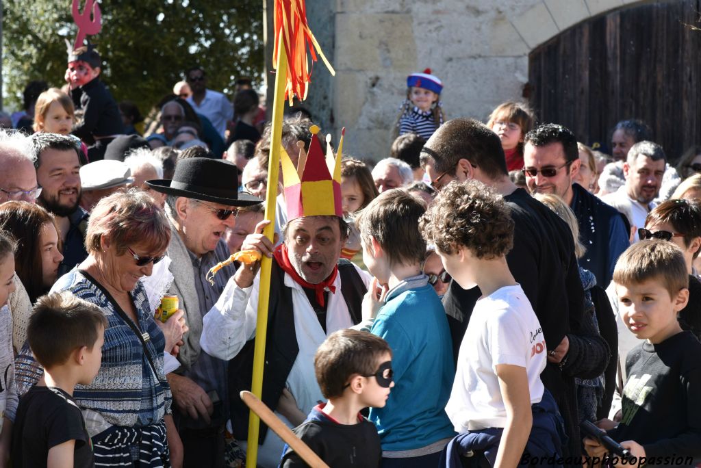 Voilà monsieur Carnaval qui a été retardé certainement par la foule...