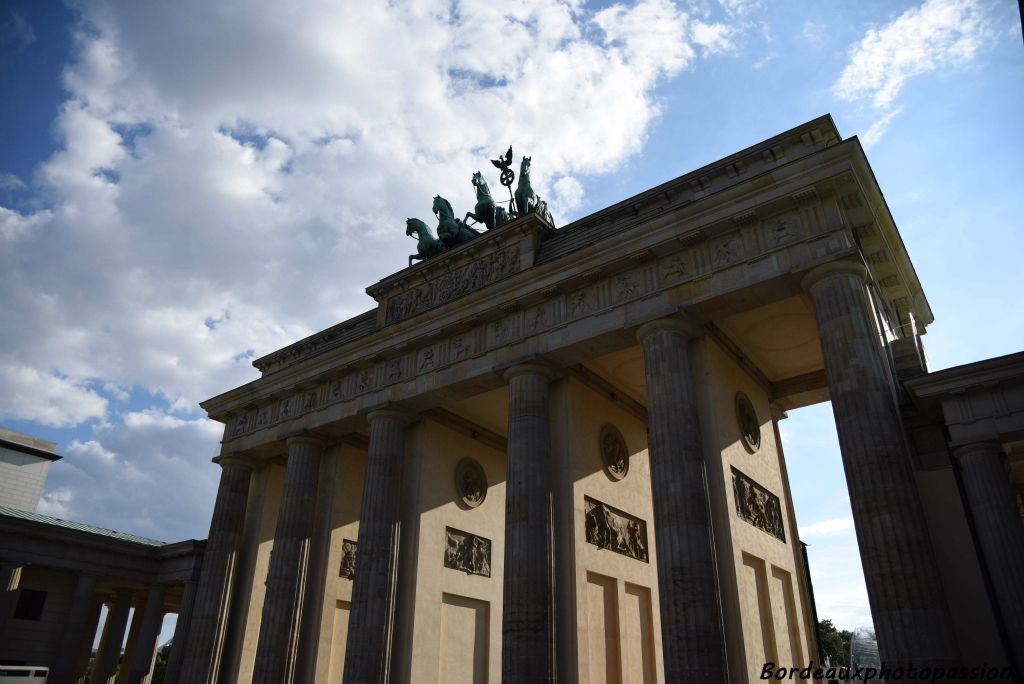 Pendant presque trois décennies le symbole de la division de la ville : le monument faisait partie intégrante du mur de Berlin.