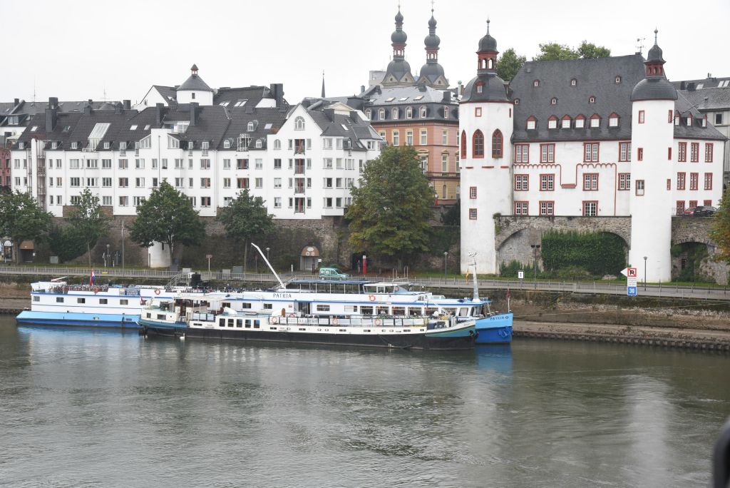 Les derniers mètres de la Moselle avant sa rencontre avec le Rhin. La Moselle est le plus long affluent du Rhin.