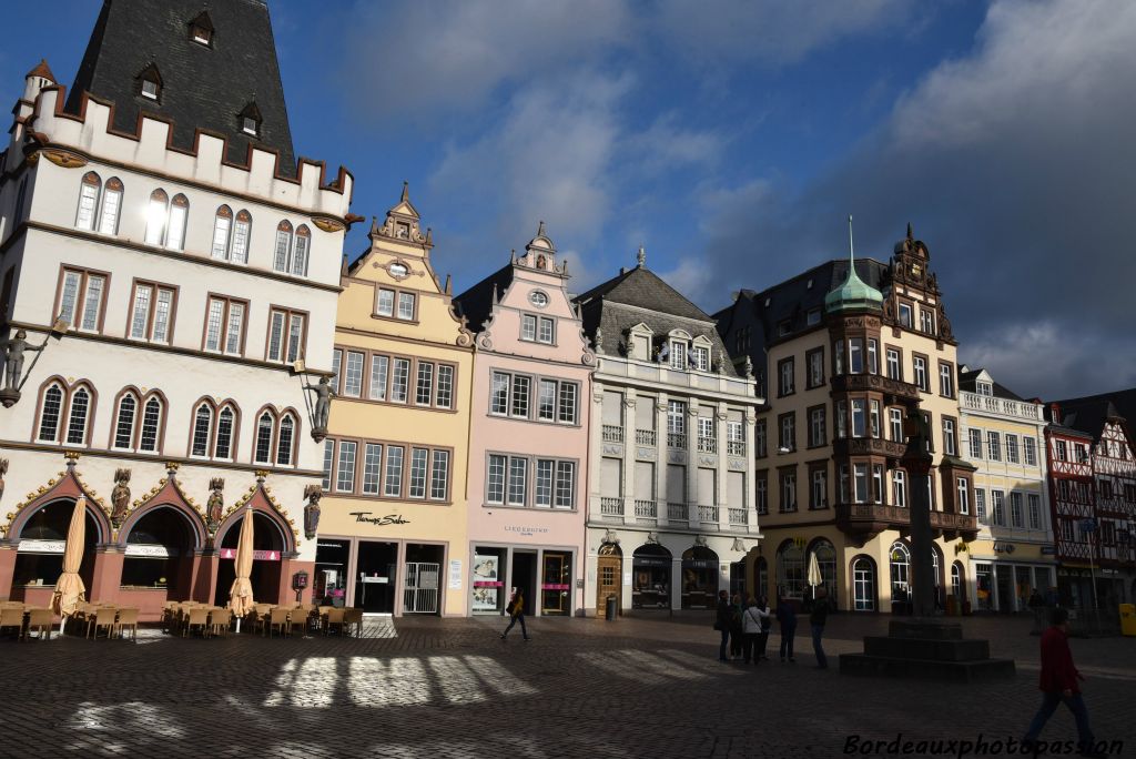 Trèves (en allemand Trier)  est une ville du Land de Rhénanie-Palatinat. La ville est située sur la Moselle (Mosel).