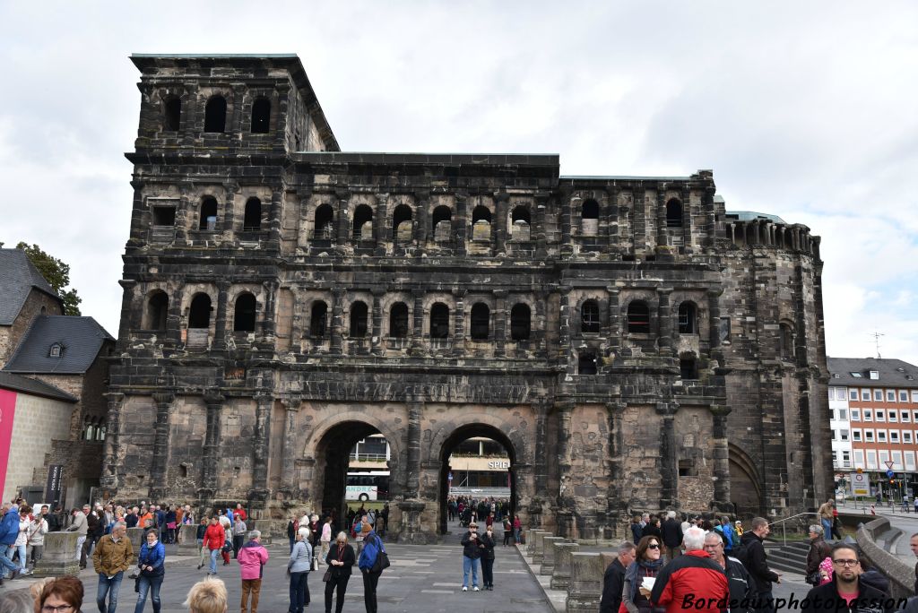 La Porta Nigra symbole de Trèves.