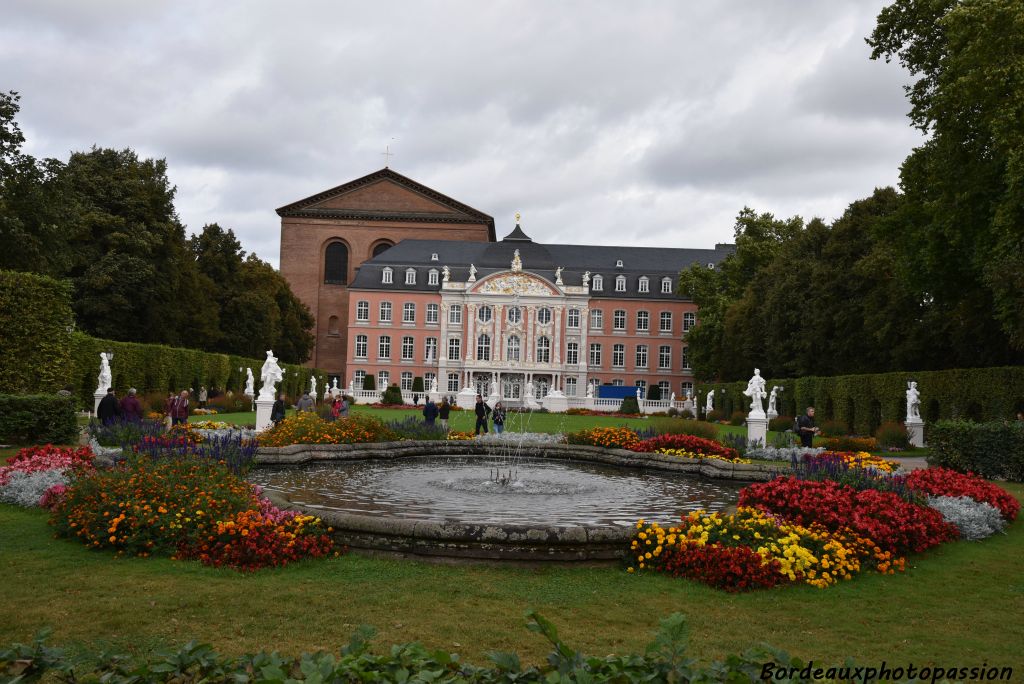 Le palais du prince-électeur.