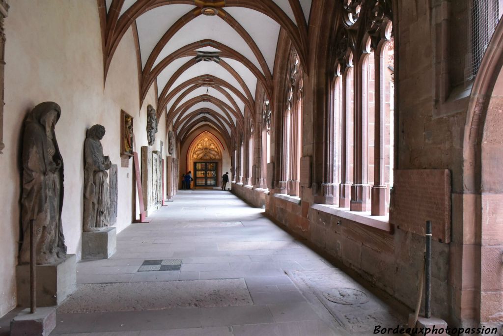 Musée épiscopal dans le cloître de la cathédrale.