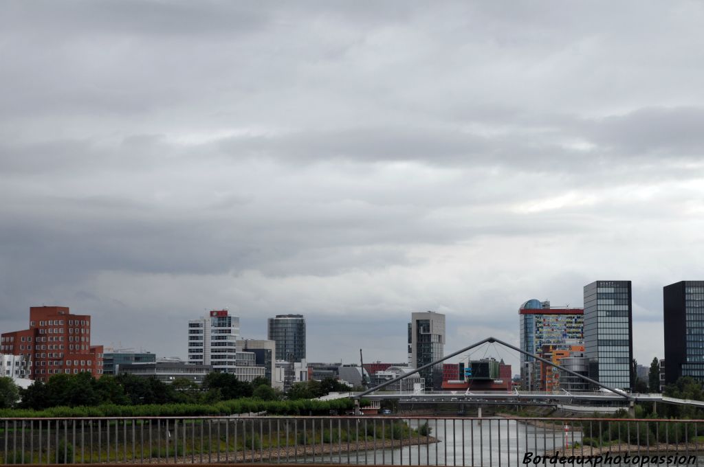 Cap vers le port des médias : MedienHafen