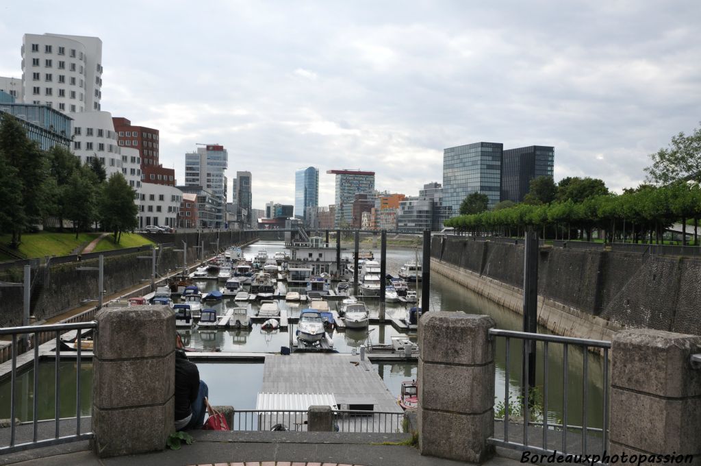 Le port fluvial rénové de la capitale de la Rhénanie-du-Nord-Wesphalie.