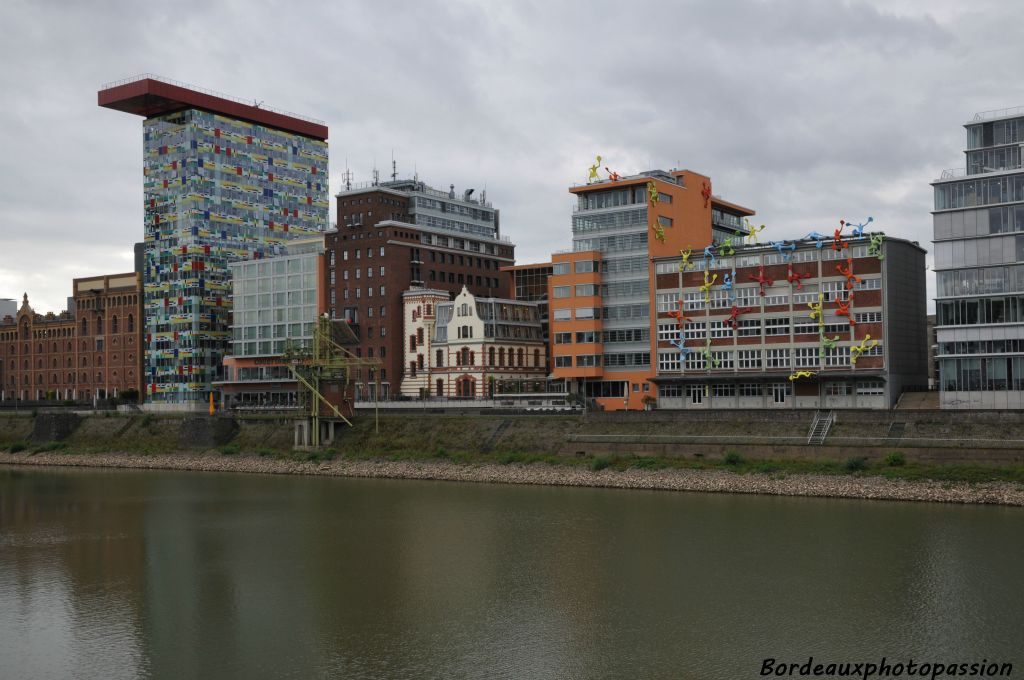 Des bâtiments avec une architecture audacieuse.